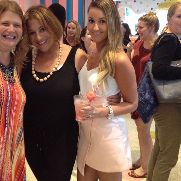 Topshop Envelope Mini Skirt in pink - Picture 7 of 7